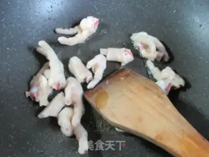 Make Black-muted chicken claw barbecue step 1