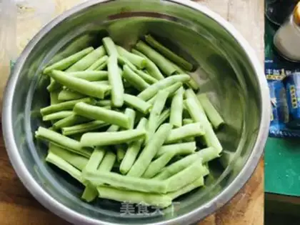 Make Iron pot bean noodles step 1