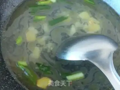 Make Chicken pig hoof soup step 4