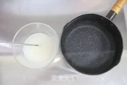 Make Red sugar ice powder step 1