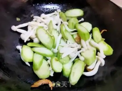 Make Silver ear soup with white mushrooms step 5