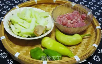 Make Meat loafed watermelon step 0