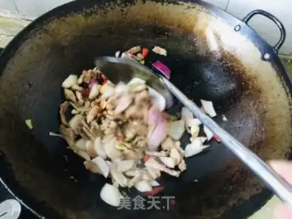Make Iron pot bean noodles step 6