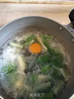 Make Smelt eggnut soup step 2