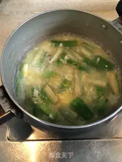 Make Smelt eggnut soup step 3