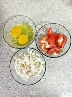 Make Scrambled eggs step 2