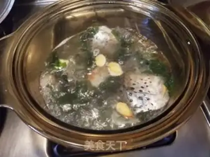 Make Tofu soup with salmon head step 5
