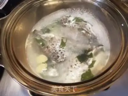 Make Tofu soup with salmon head step 6