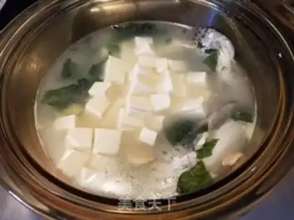 Make Tofu soup with salmon head step 8