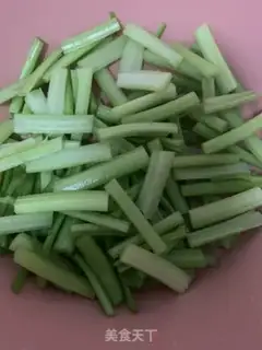 Make Celery fried dry step 0