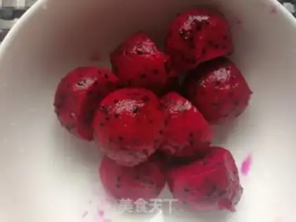 Make Flamingo fruit, yogurt bowl step 3