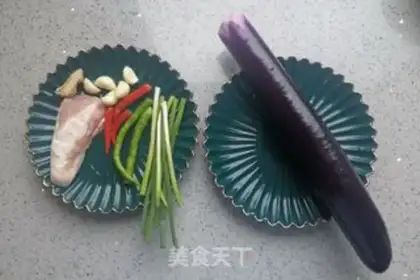 Make Five slices of garlic and cheese step 0
