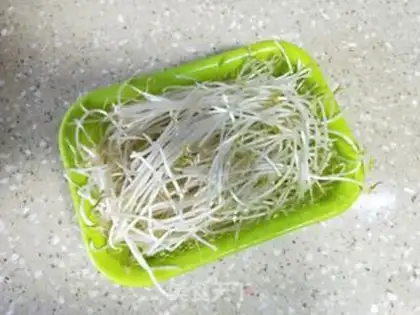 Make cucumber sprouts step 0