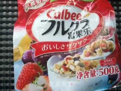 Make Red pear fruit, yogurt bowl step 0