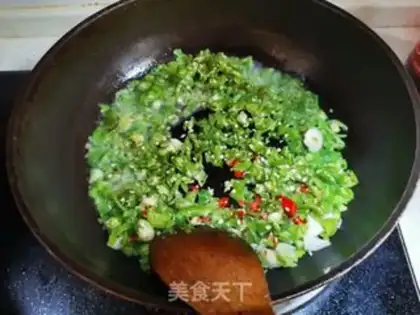 Make The bean pepper makes garlic step 0