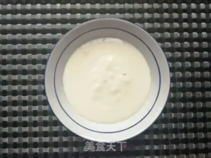 Make Red pear fruit, yogurt bowl step 4
