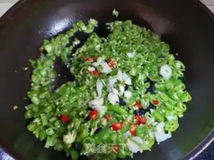 Make The bean pepper makes garlic step 2