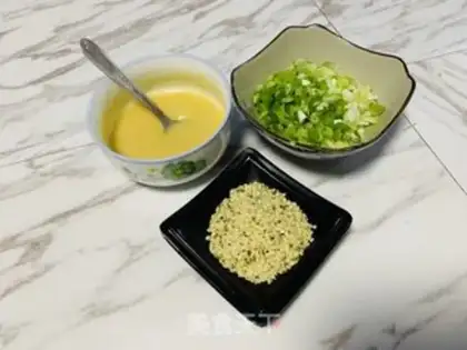 Make Pyramid butter and onions step 1