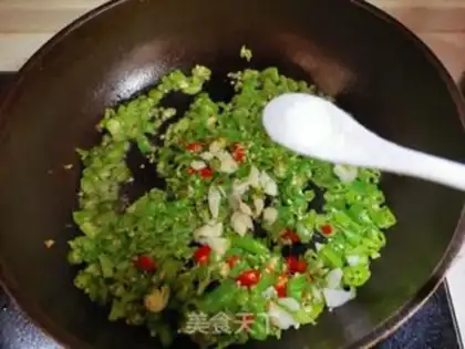 Make The bean pepper makes garlic step 3