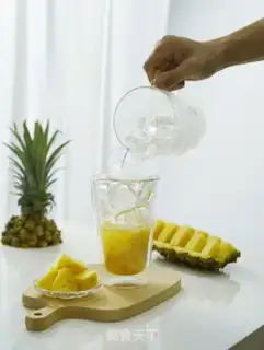 Make A glass of black pineapple step 2