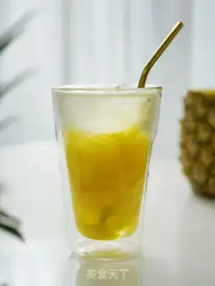 Make A glass of black pineapple step 5