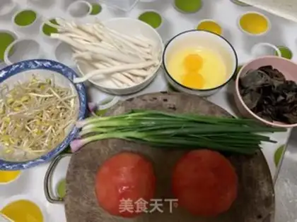 Make Tomato eggs and fungus step 0