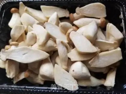 Make Prince mushrooms, four season beans step 1