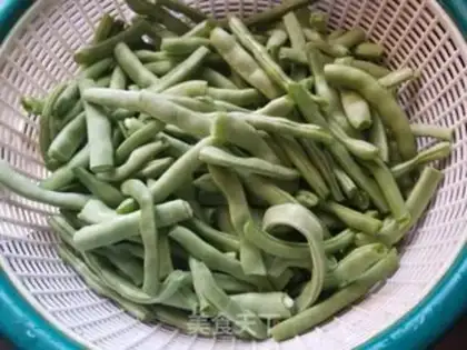Make Prince mushrooms, four season beans step 4