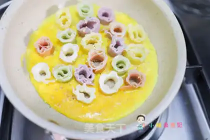 Make ♪ The flowers hold the eggs ♪ step 6