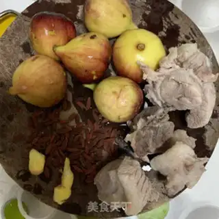 Make Frozen fig bone soup step 0