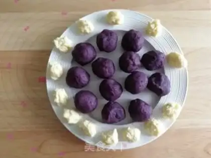 Make Potato bean cake step 2