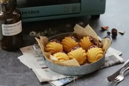 Make Vanilla Lemon Madeleine step 9