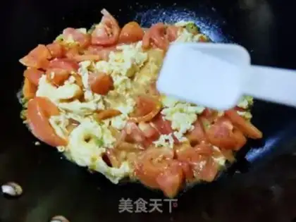 Make Tomato fried eggs step 6