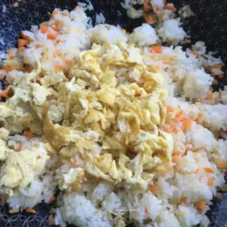 Make Carrot egg fried rice step 6