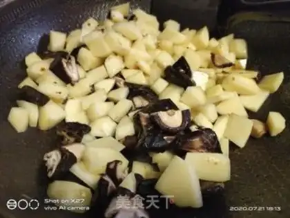 Make Curry chicken potato gravy step 5
