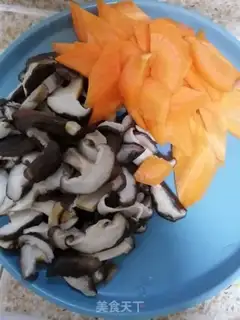 Make Fried mushrooms and eggs step 3