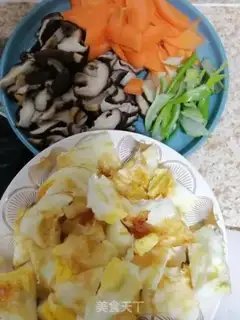 Make Fried mushrooms and eggs step 4