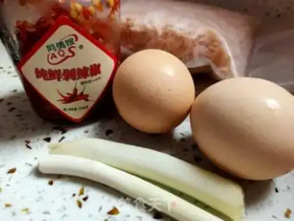 Make Shrimp peeled pepper and fried eggs step 0