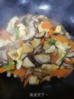 Make Fried mushrooms and eggs step 9