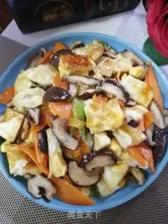 Make Fried mushrooms and eggs step 10
