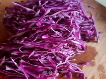 Make ♪ ♪ A chrysanthemum salad ♪ step 1