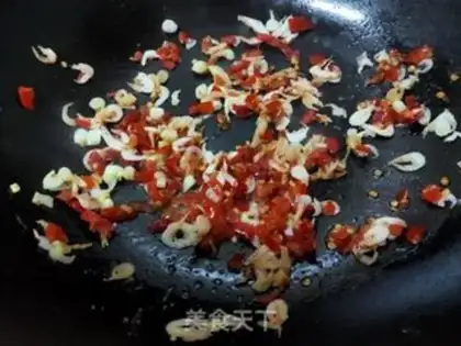 Make Shrimp peeled pepper and fried eggs step 4