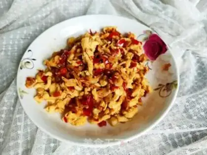 Make Shrimp peeled pepper and fried eggs step 6