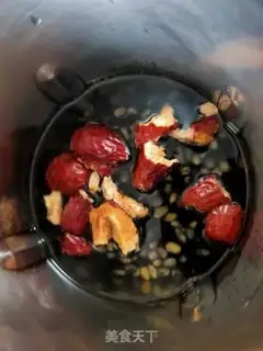 Make Red dates, bean soy milk step 2