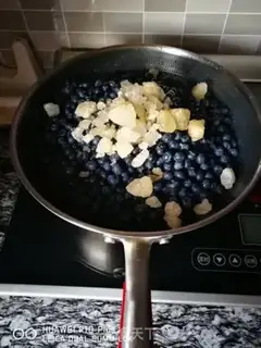 Make Homemade blueberry jam step 1