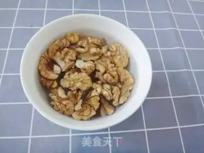 Make walnut gravy step 0