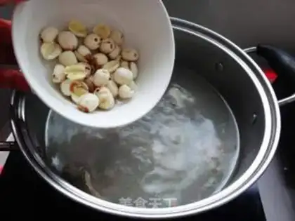 Make Lily Lotus Steam soup step 4