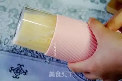 Make A peach mango milkshake step 4