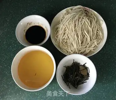 Make Onion noodles step 0
