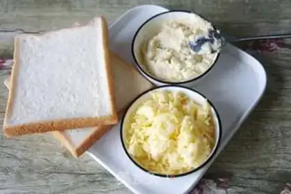 Make A cheese omelet sandwich step 0